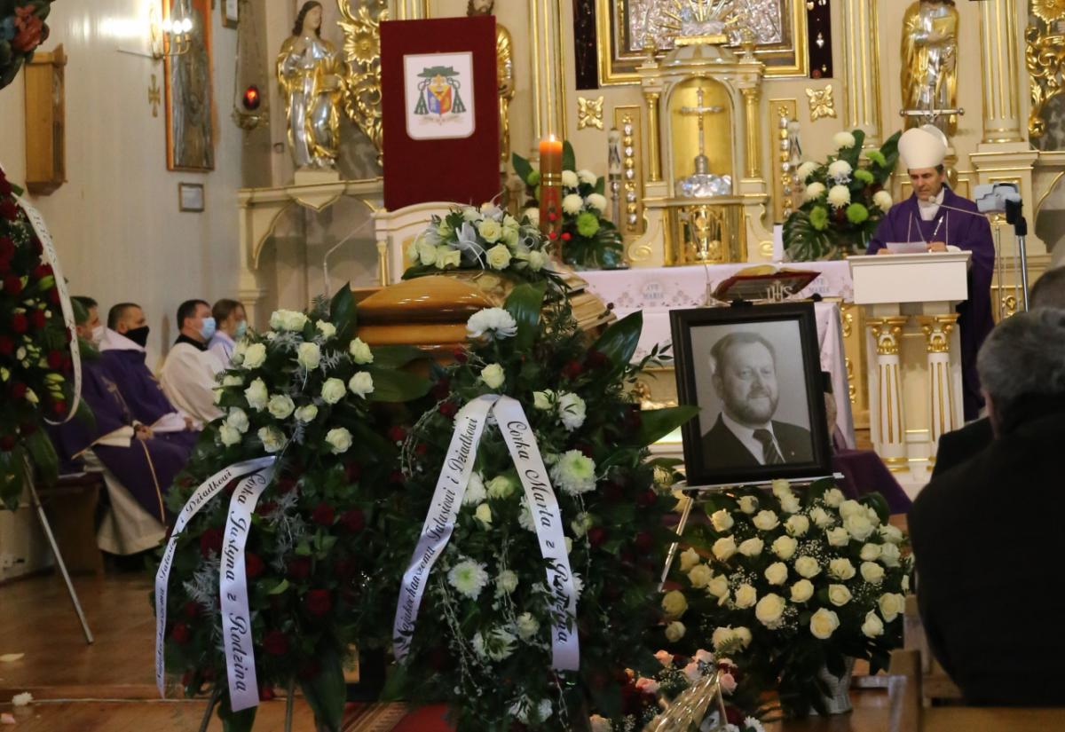 Pożegnano starostę. Jan Zalewski spoczął w Ostrożanach 