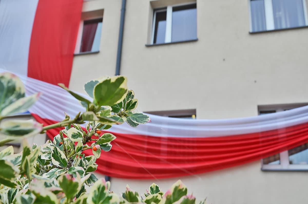 Miasto dba o pamięć. Centrum stało się biało-czerwone
