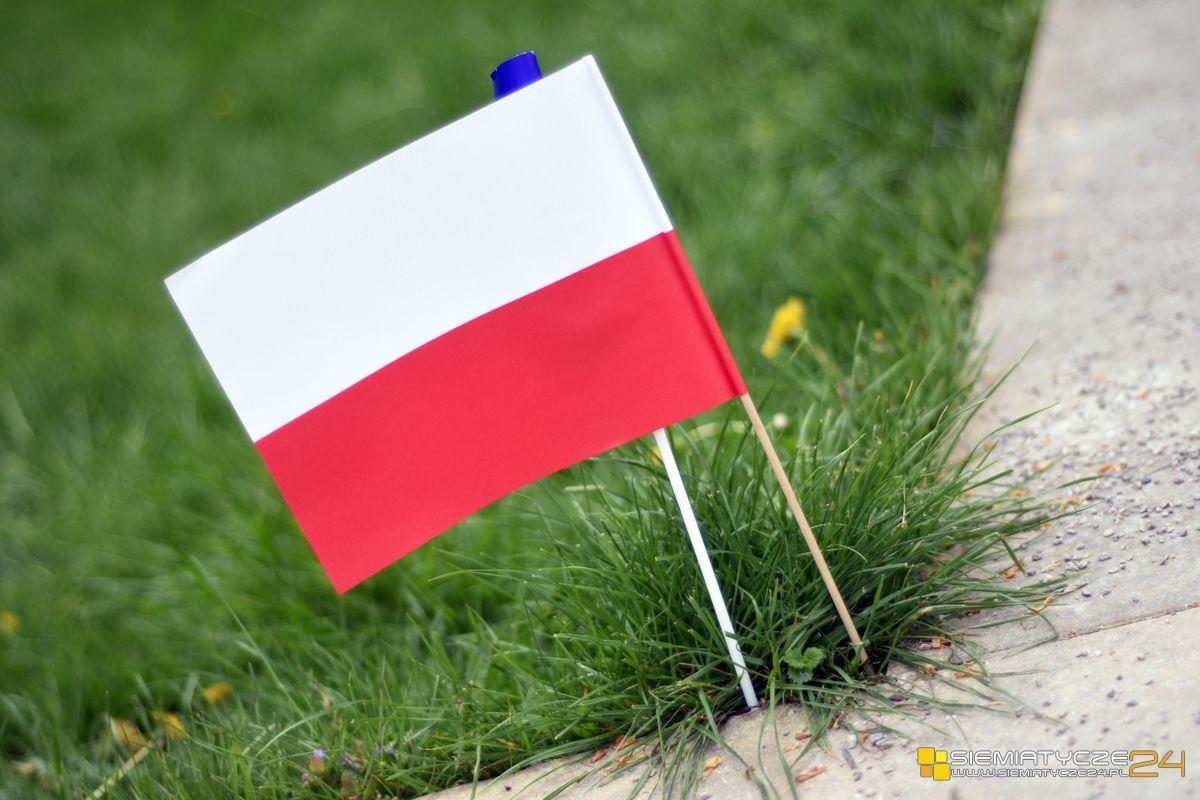 Trzy gminy są już biało-czerwone. Na inne można jeszcze głosować