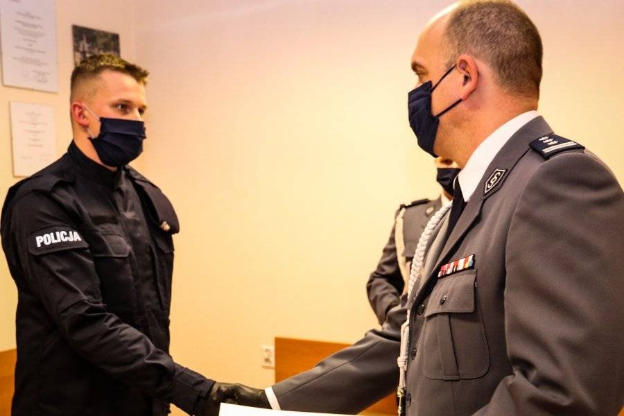 Ślubowanie nowych funkcjonariuszy policji w KPP w Siemiatyczach