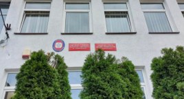 Zdjęcie przedstawia: We wsi Dołubów ksiądz, który był chory na covid odprawiał mszę. Mieszkańcy mogli się zarazić