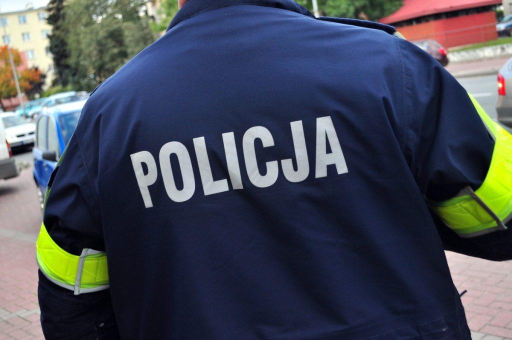 Zatrzymali poszukiwanych. Jeden z nich wpadł podczas wyrzucania śmieci