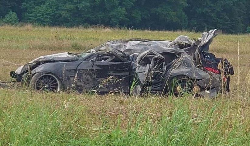 Jeden wypadł z drogi, a drugi zgubił materiał
