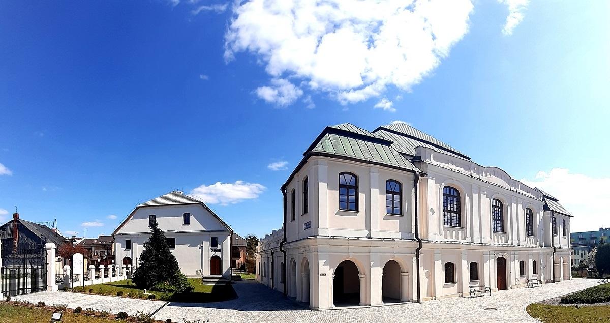 Posłuchaj muzyki wywodzącej się z tradycji klasycznych