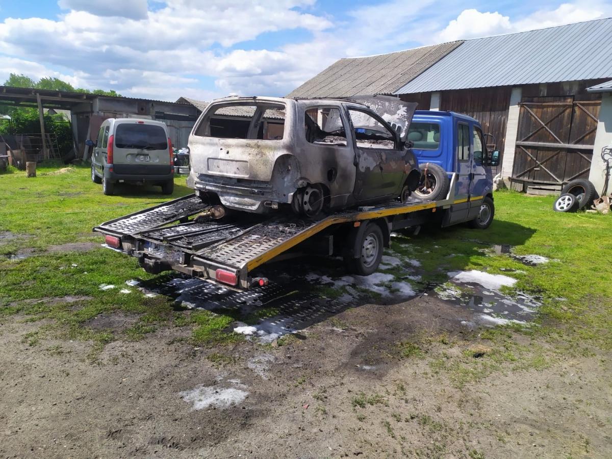 Płonęło auto na lawecie