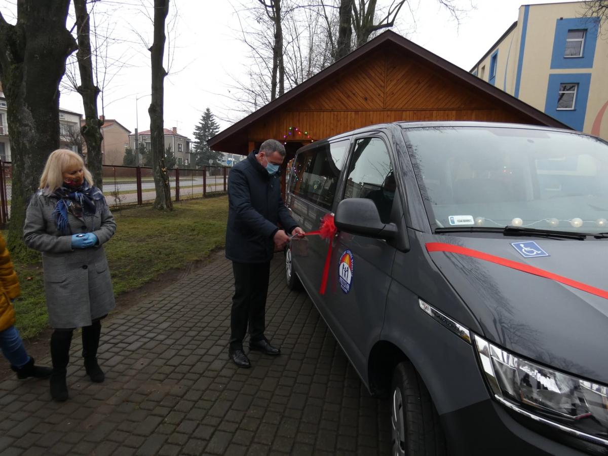 Samochód dla uczestników ośrodka 