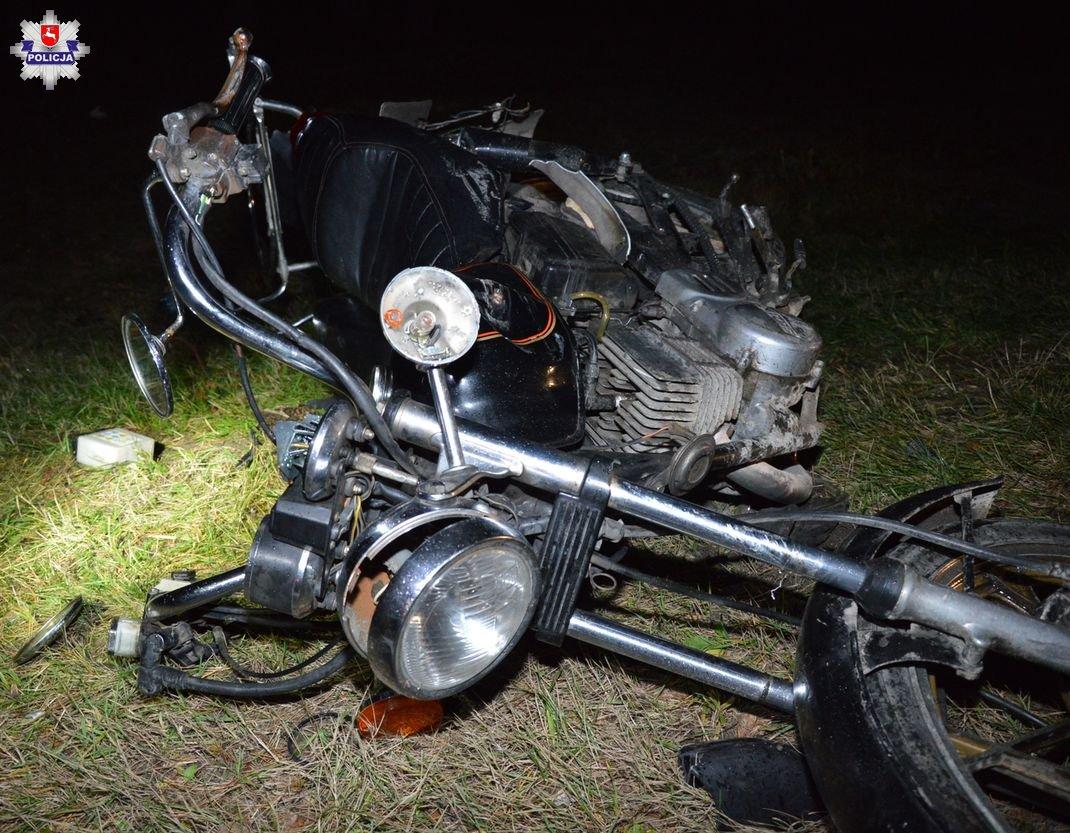 Zmarł motocyklista, pasażer w ciężkim stanie. Zderzyli się z fordem