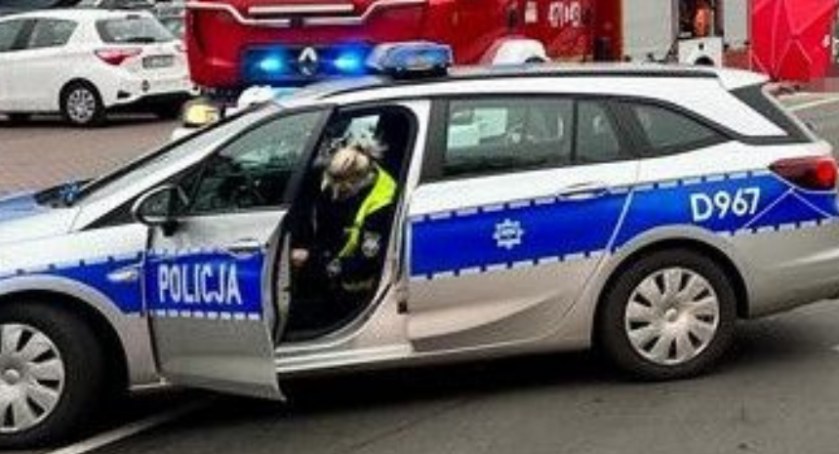 Kolizja w Trzebieszowie Drugim – kierowca Citroena C3 wypadł z drogi