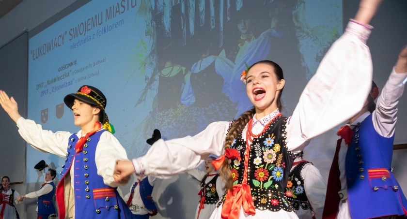 Łukowiacy swojemu miastu. Piękny koncert na deskach Łukowskiego Ośrodka Kultury (ZDJĘCIA + WIDEO)