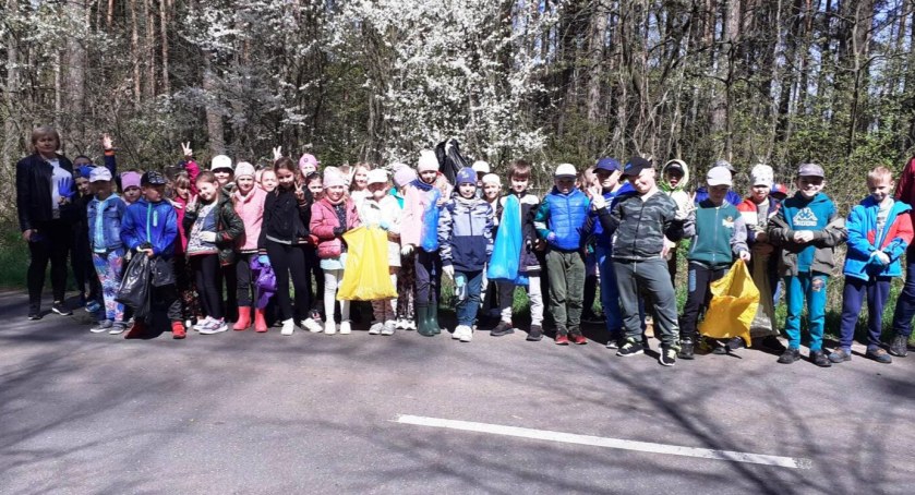 Uczniowie z Sarnowa pamiętają o tym, żeby dbać o Ziemię (GALERIA) 