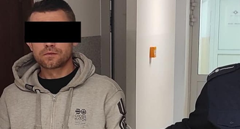 Ukradł sąsiadowi kury! Zgubiły go klapki i.... pierze! 