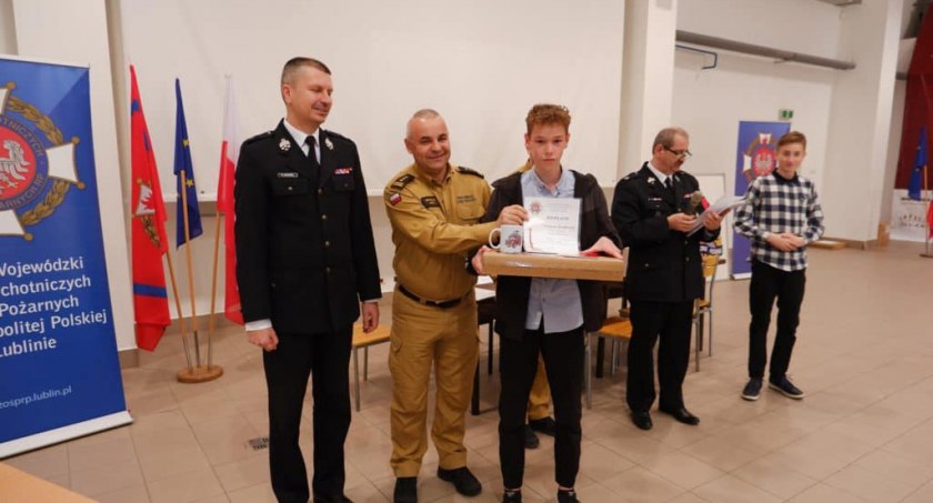 Grzegorz Kowalczyk  laureatem konkursu Młodzież Zapobiega Pożarom 