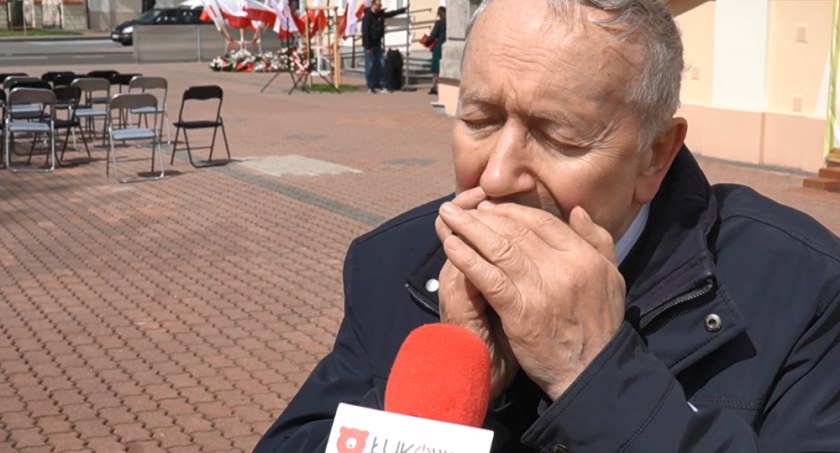 Andrzej Wojtuś z Łukowa zagrał na harmonijce ustnej z okazji Święta 3 Maja (WIDEO)