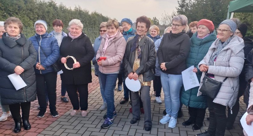 Seniorzy z Gminy Wojcieszków bawili się na wspólnym ognisku (ZDJĘCIA)