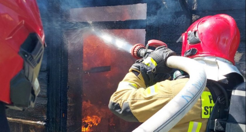 Śmierć w płomieniach. Z ogniem walczyły 4 zastępy straży