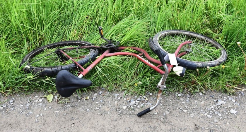 Tragedia na drodze. Nie żyje 43-letni rowerzysta. Sprawę bada policja!