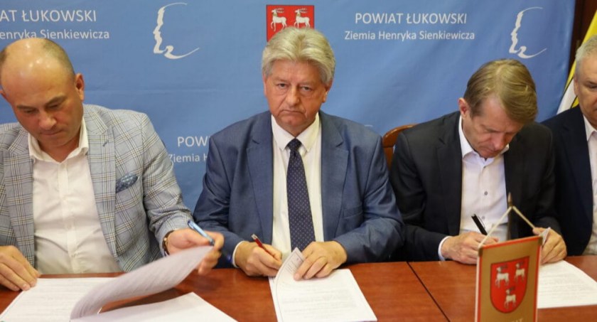 Powiat Łukowski przebuduje ważną drogę. Właśnie podpisano umowę!