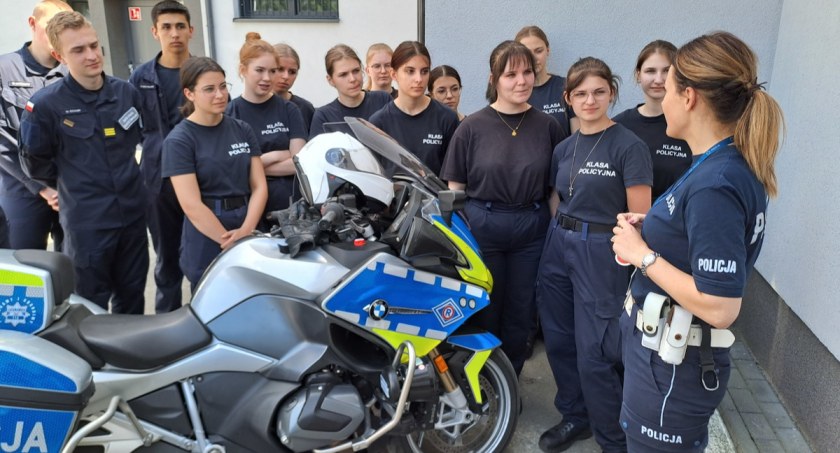 Zdejmowali odciski palców i poznawali techniki kryminalistyczne. Policja w Łukowie otworzyła drzwi (ZDJĘCIA) 
