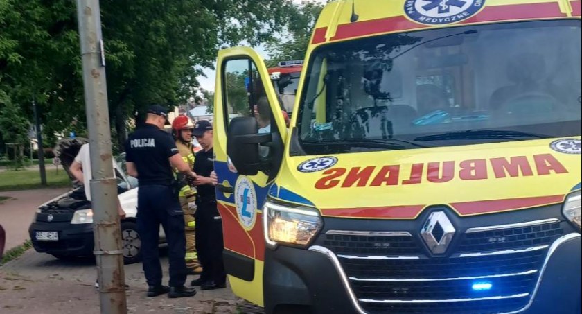 Kolizja w centrum Łukowa: Zderzenie osobówki z ciężarówką przy Urzędzie Miasta (WIDEO)