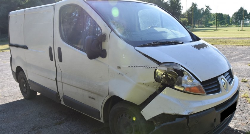 Pijany kierowca renault zderzył się z motocyklem! 
