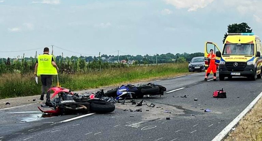 Śmierć na drodze. Motocykliści uderzyli w ciężarówkę (ZDJĘCIA) 