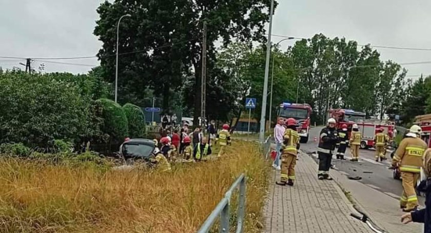 Zderzenie dwóch osobówek w Bystrzycy. Ranne małe dziecko 