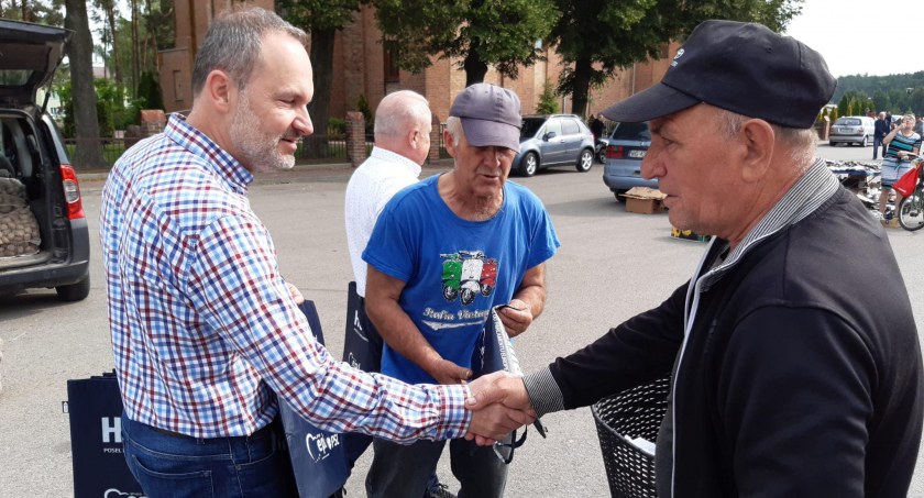 Europoseł Krzysztof Hetman i Radny Marek Kopeć odwiedzili mieszkańców na targu w Wojcieszkowie i Hucie (WIDEO)