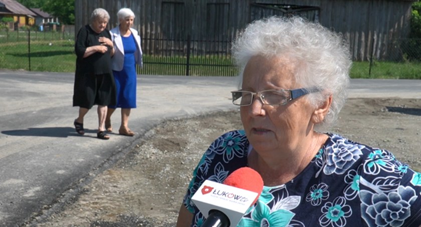 Otwarcie nowej drogi Oszczepalinie Pierwszym. Pani Danuta jest zadowolona (WIDEO) 