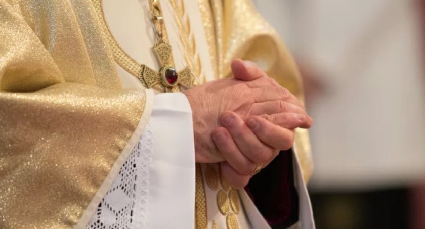 Ksiądz przyłapany z narkotykami. Jest decyzja Kurii! Załatwia sprawę? 