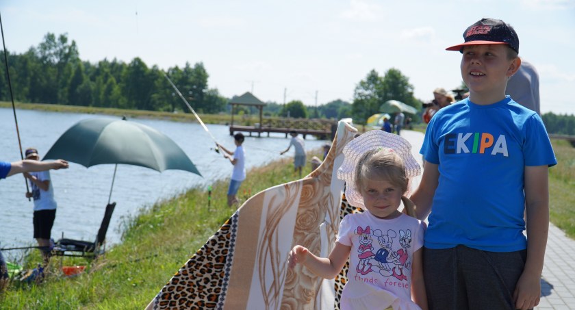 Wakacje z wędką w Łukowie: Ponad 50 uczestników rywalizuje w wędkarskich zawodach (ZDJĘCIA) 