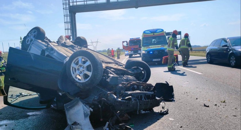 Kierowca prawdopodobnie zasłabł za kierownicą (ZDJĘCIA) 
