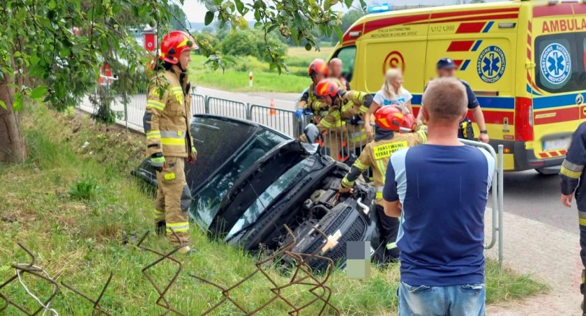 ZASNĘŁA ZA KIEROWNICĄ! WIOZŁA DWÓJKĘ DZIECI! 