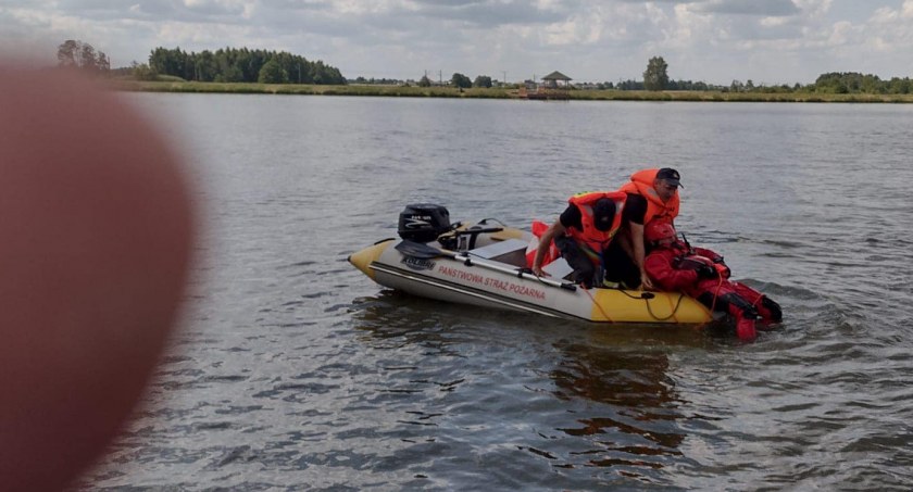 Topielec nad Zalewem w Łukowie. Strażacy ruszyli na pomoc. Na szczęście to tylko ćwiczenia (ZDJĘCIA) 