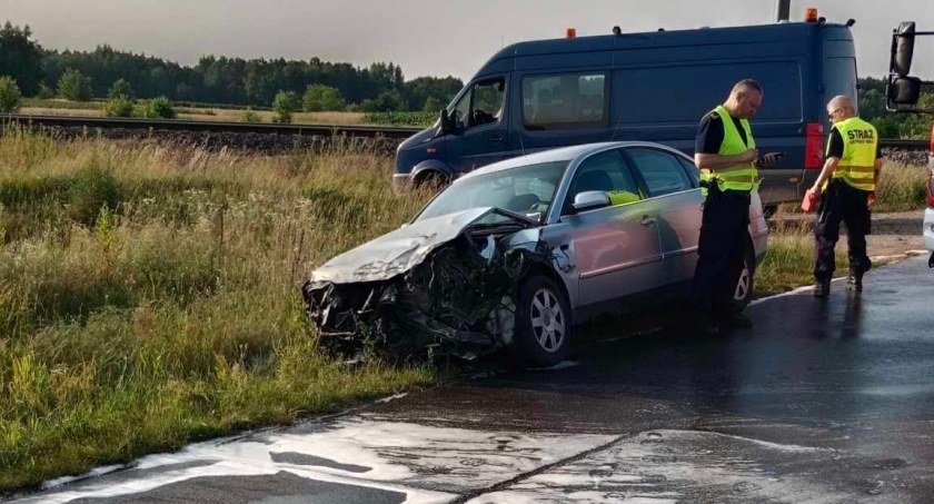 Tragedia na niestrzeżonym przejeździe kolejowym: Kierowca uniknął śmierci, ale ponosi konsekwencje
