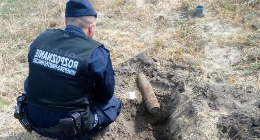 Pociski artyleryjskie zabezpieczone w Dąbiu pod Łukowem. Miały w sobie proch! (ZDJĘCIA) 