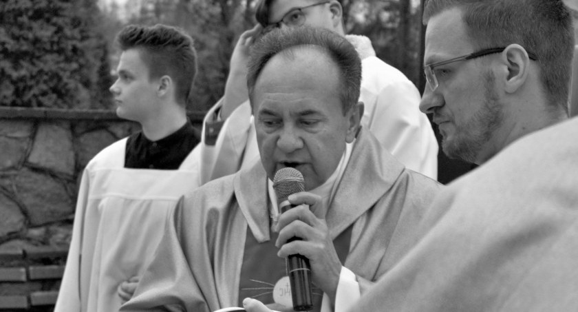 Zmarł ks. Zbigniew Hackiewicz proboszcz parafii w Jedlance. Przegrał walkę z rakiem 