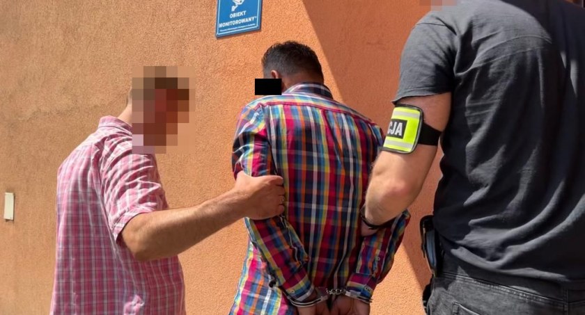 Oszukali seniorów metodą na policjanta. Straty to 20 tys. zł.