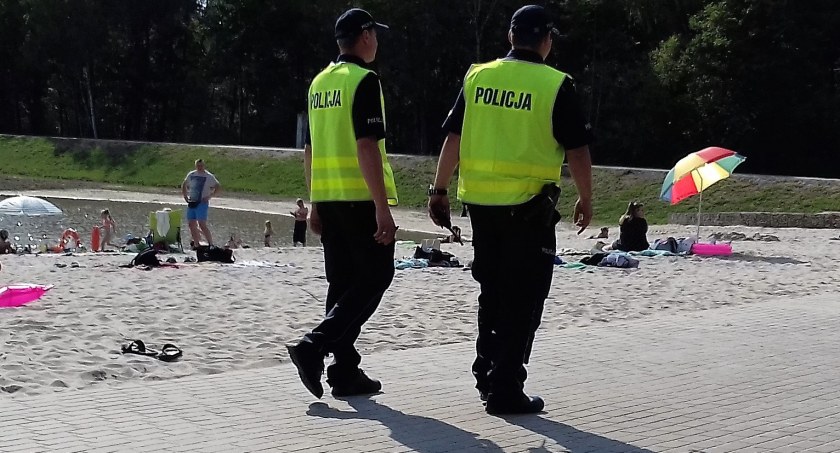 Pijani rodzice z dzieckiem pływali na rowerku wodnym po Zalewie w Łukowie! 