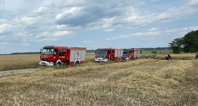 Zapalił się kombajn pracujący na polu! 