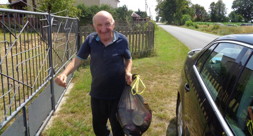 Urzędnicy z Gminy Stoczek Pomagają potrzebującym. Jedzenie z dostawą do domu (ZDJĘCIA) 