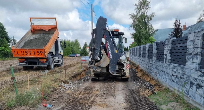Łuków buduje chodnik do posesji przy ul. Radzyńskiej (ZDJECIA) 