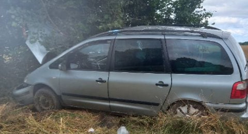 Tragiczny finał porannego wypadku. Ofiara śmiertelna i dwie w szpitalu (ZDJĘCIA) 