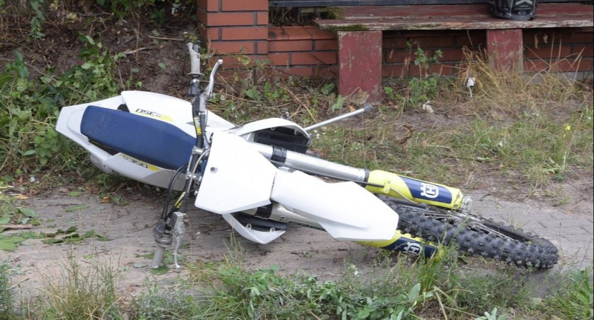 Wypadek w Jeleńcu. 17-latek jeździł bez uprawnień! Jechał nieubezpieczonym crossem 