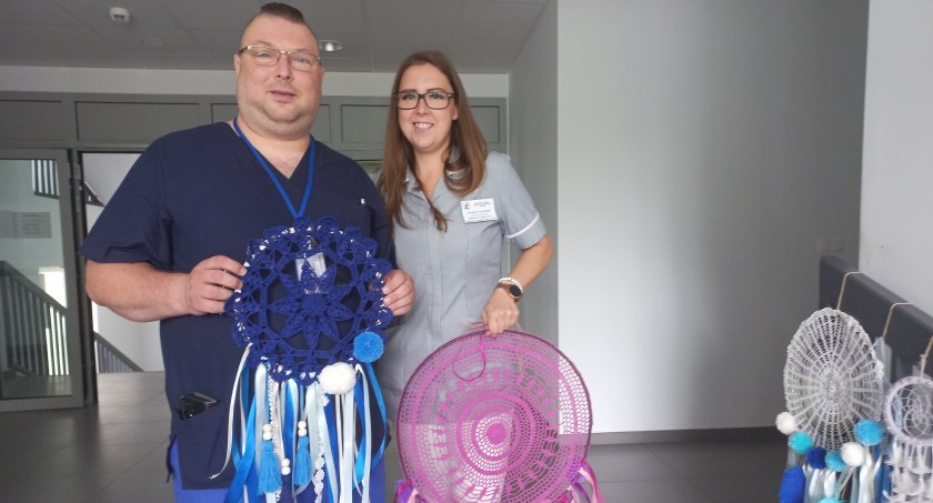 Niezwykły kiermasz w szpitalu w Łukowie. Breloczki, aniołki i biżuteria (ZDJĘCIA)
