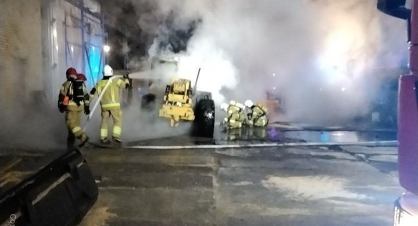 Pożar w tartaku! Zaczęło się od ładowarki (ZDJĘCIA) 