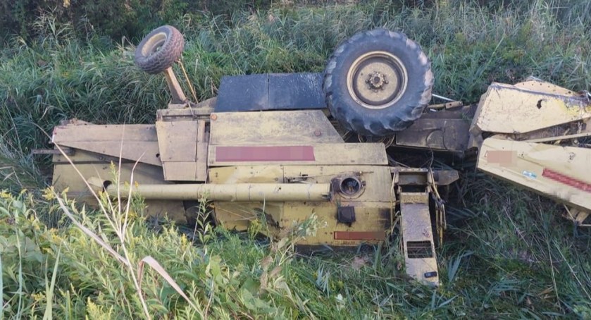 Dachował kombajnem. 56 - latek zginął w wypadku 