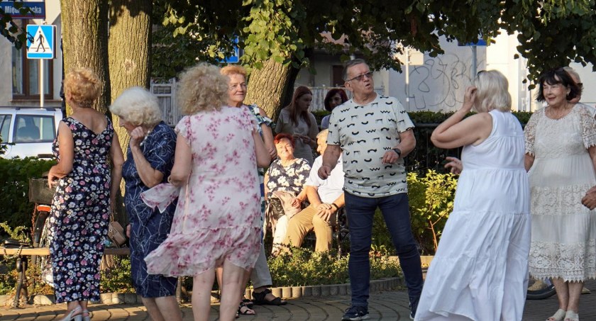 Łukowianie bawili się przy fontannie z kapelą Szwagry Bend (ZDJĘCIA)