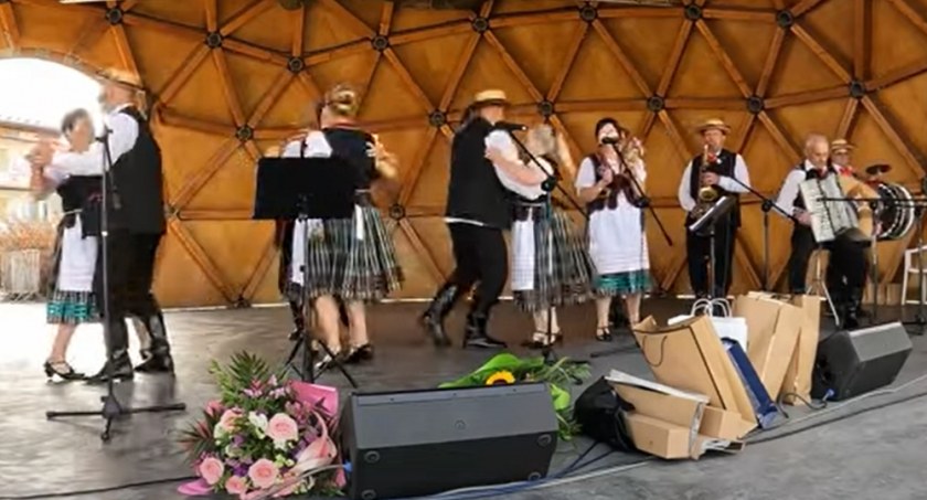 Święto Folkloru w Adamowie. Modry Len zaprasza na niedzielne popołudnie (ZAPROSZENIA)