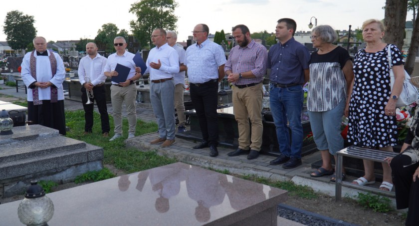 Uroczyste poświęcenie odnowionego Grobu byłego burmistrza Łukowa Andrzeja Śledzia (WIDEO)