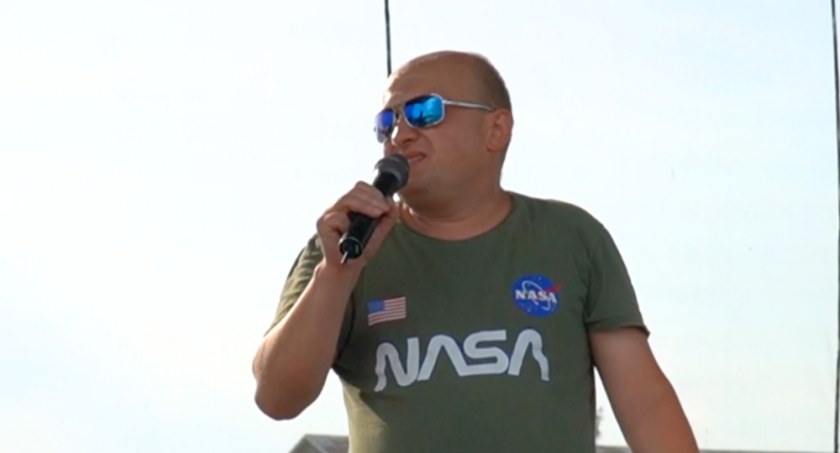 Wielkie brawa dla Pana Zbyszka! Podczas Dożynek wystąpił na scenie z zespołem Extazy (WIDEO) 
